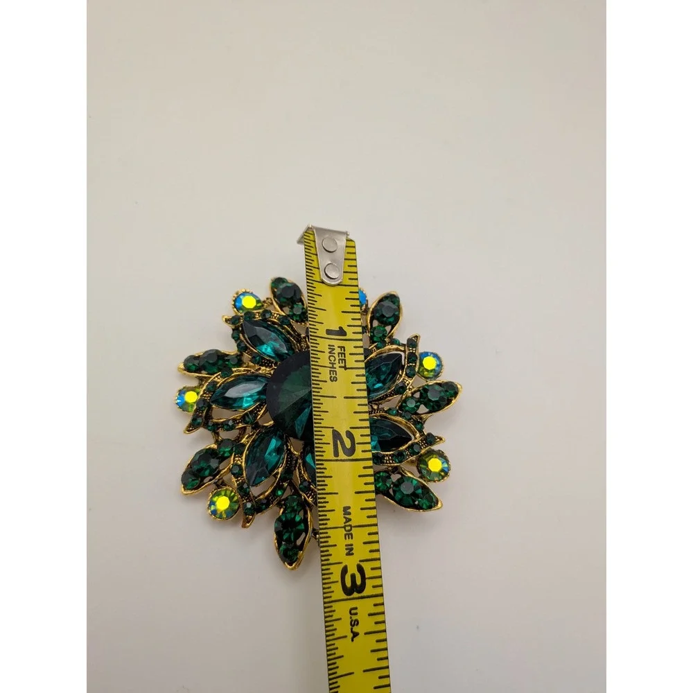 Green Rhinestone Starburst Brooch Pendant Gold Tone Emerald Aurora Borealis 2.75